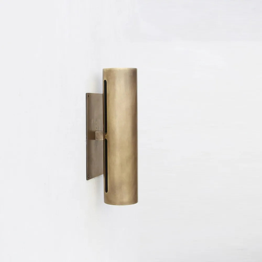 handcrafted-solid-brass-wall-lamp-minimalist-profile-01